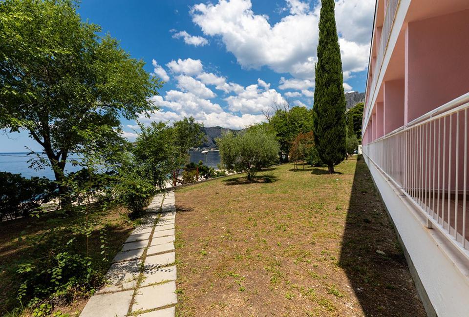 Tourist Settlement Brzet Hotel Omis Exterior photo